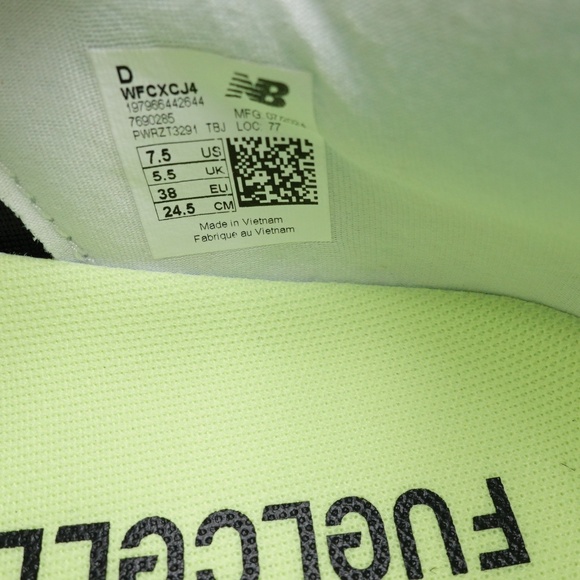 Size 7.5 WIDE D Women's New Balance FuelCell Rebel v4 Running Shoes WFCXCJ4 - Picture 2 of 13